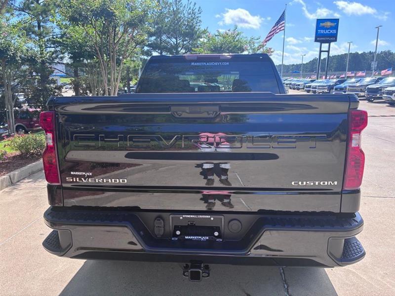 Chevrolet Silverado 1500 Custom Crew Cab 2WD 2026