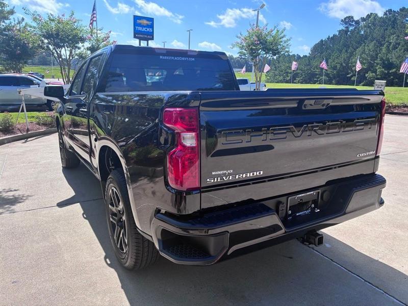 Chevrolet Silverado 1500 Custom Crew Cab 2WD 2026