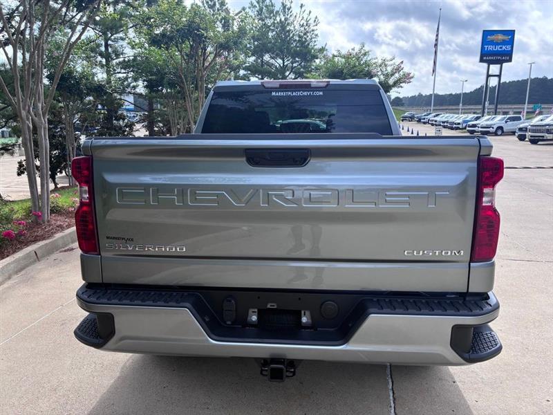 Chevrolet Silverado 1500 Custom Crew Cab 2WD 2026
