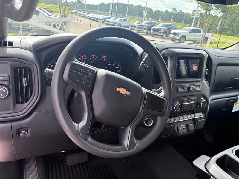 Chevrolet Silverado 1500 Custom Crew Cab 2WD 2026