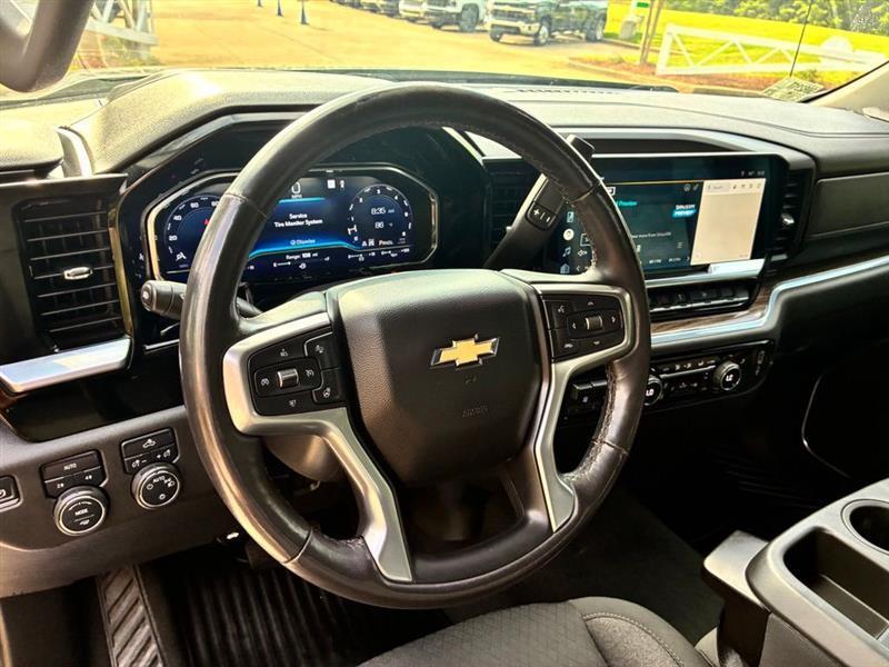 Chevrolet Silverado 1500 LT Crew Cab 4WD 2022