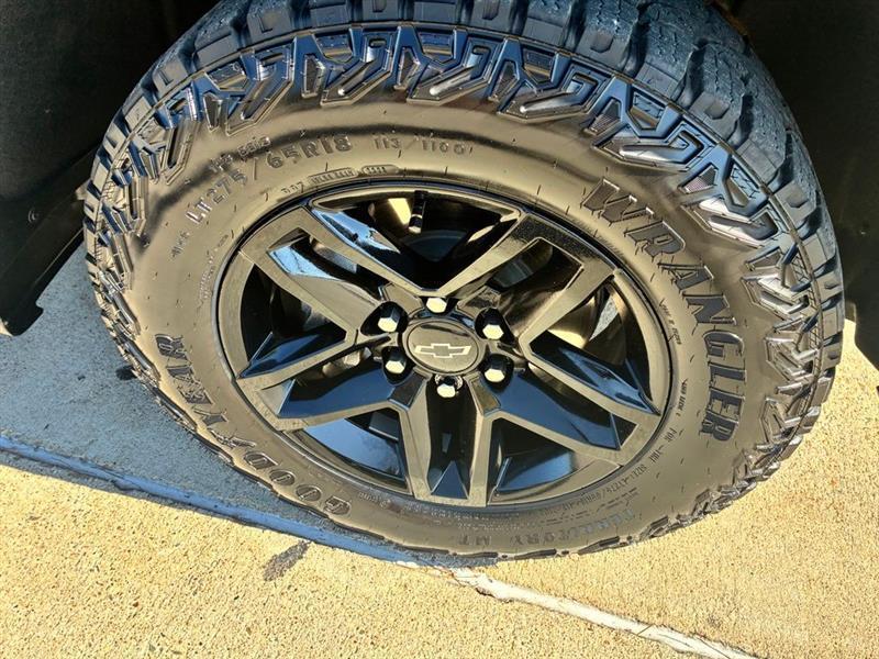 Chevrolet Silverado 1500 Trail Boss Custom Crew Cab 4WD 2026