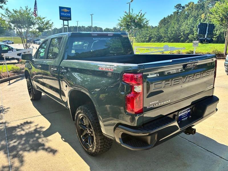 Chevrolet Silverado 1500 Trail Boss Custom Crew Cab 4WD 2026