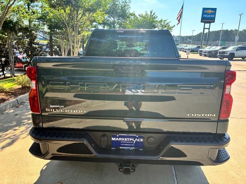 Chevrolet Silverado 1500 Trail Boss Custom Crew Cab 4WD 2026
