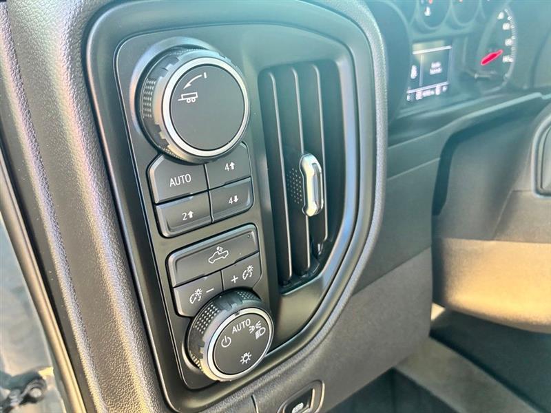 Chevrolet Silverado 1500 Trail Boss Custom Crew Cab 4WD 2026