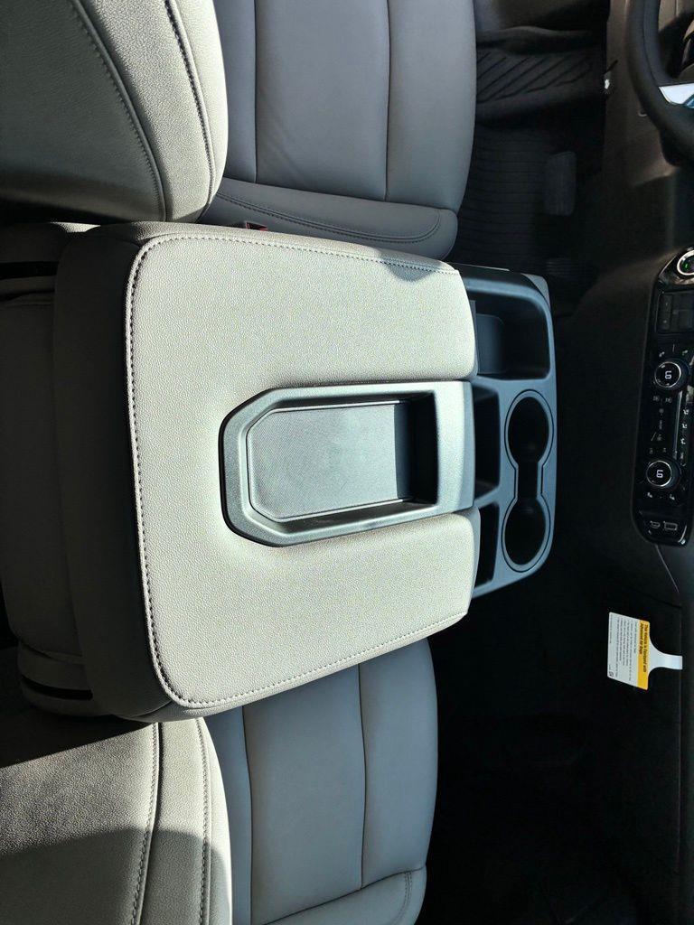 Chevrolet Silverado 1500 LT Crew Cab 4WD 2026