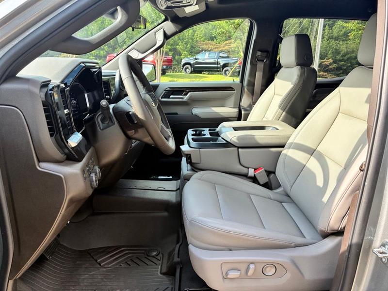 Chevrolet Silverado 1500 LT Crew Cab 4WD 2026