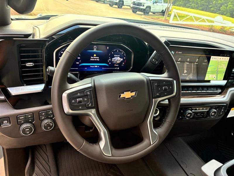 Chevrolet Silverado 1500 LT Crew Cab 4WD 2026