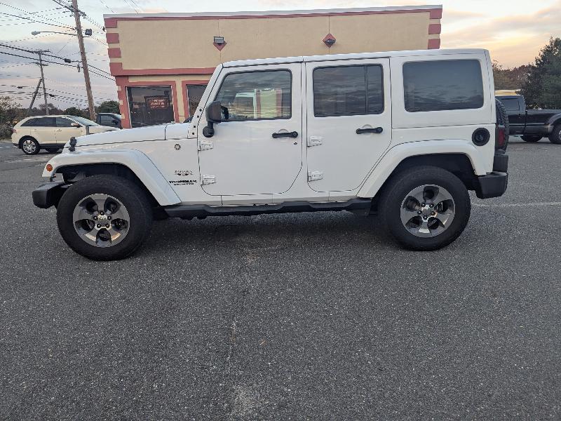 2017 Jeep Wrangler Unlimited Sahara photo 2