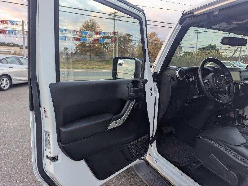 2017 Jeep Wrangler Unlimited Sahara photo 3