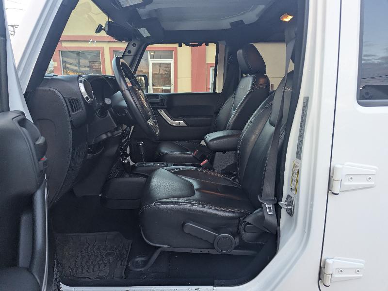 2017 Jeep Wrangler Unlimited Sahara photo 4