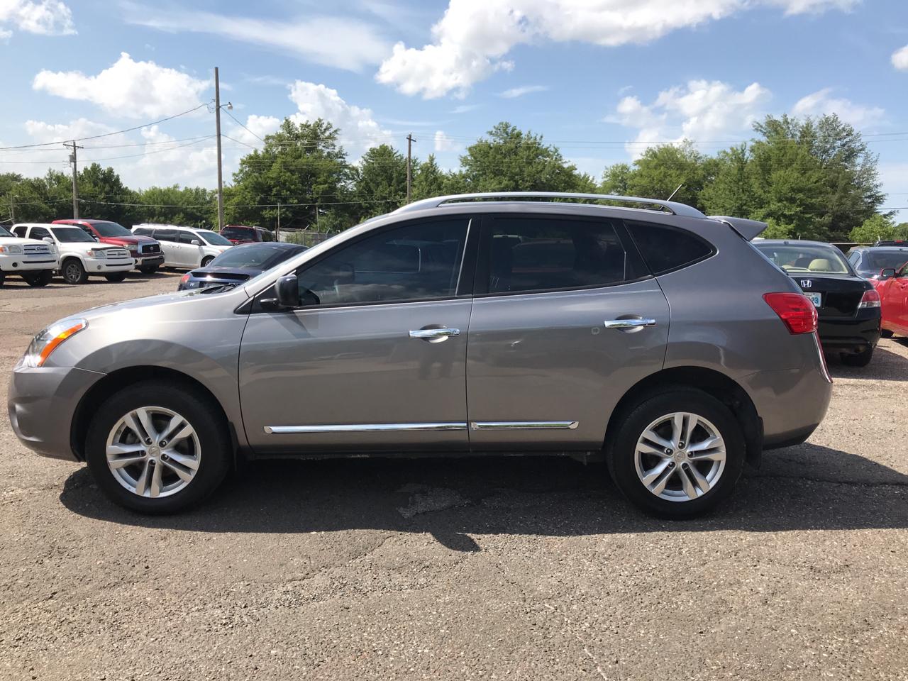 Nissan rogue select