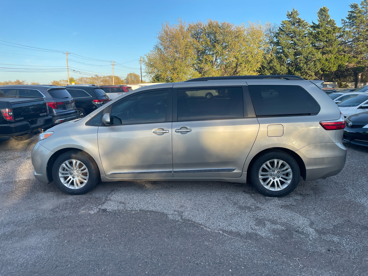 Toyota Sienna Limited Premium 7-Passenger 2017