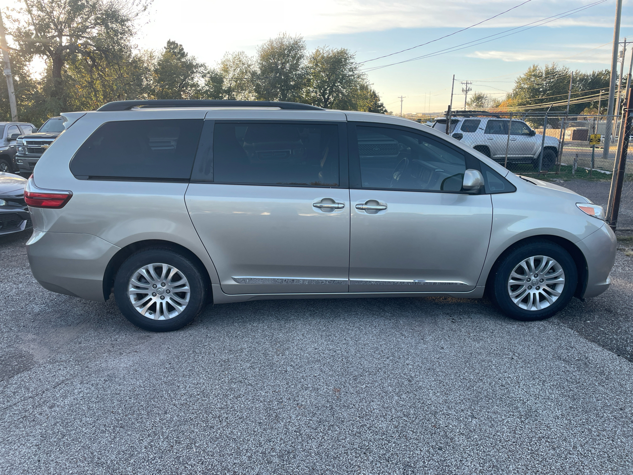 Toyota Sienna Limited Premium 7-Passenger 2017