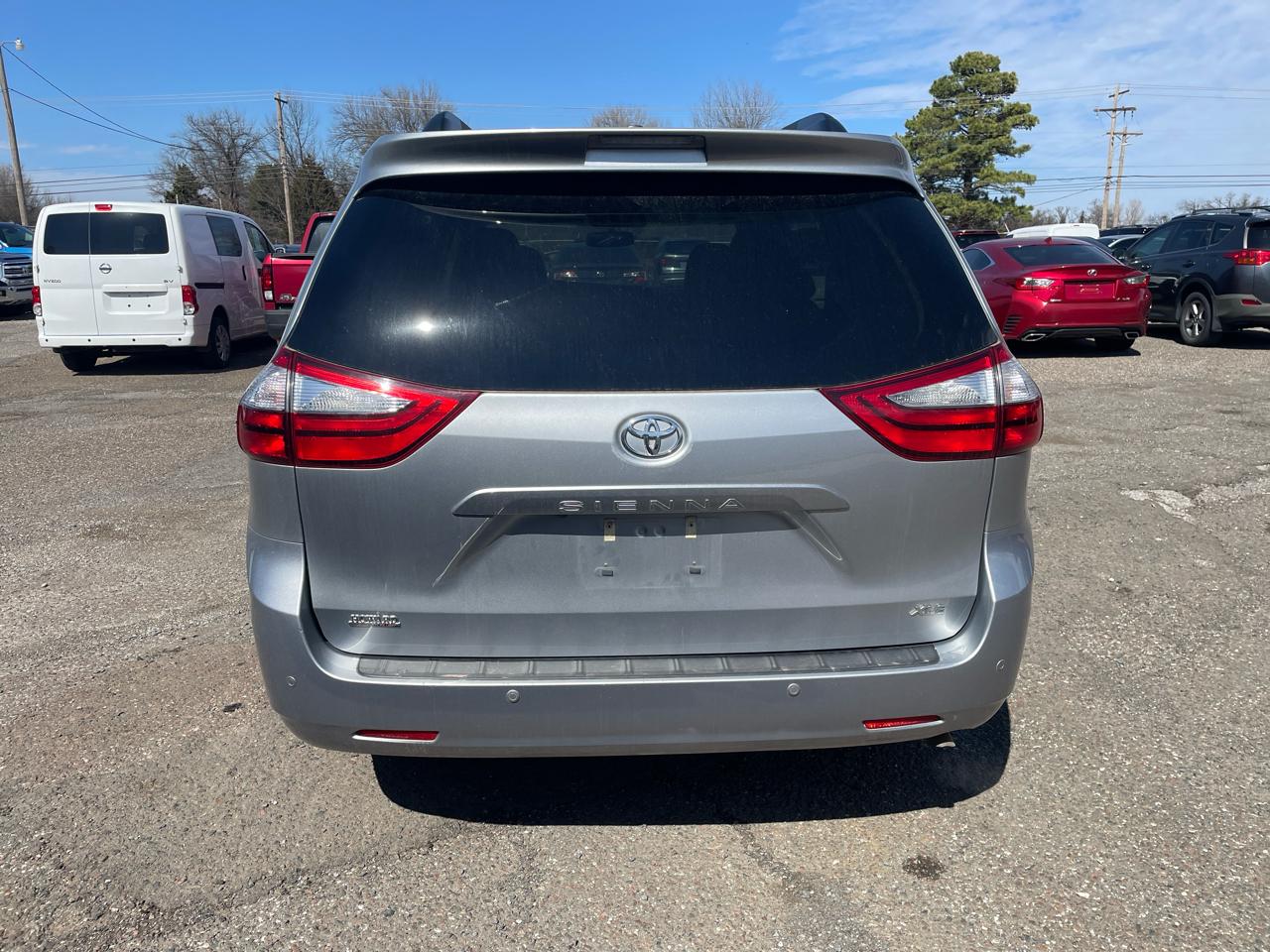 Toyota Sienna XLE FWD 8-Passenger V6 2016