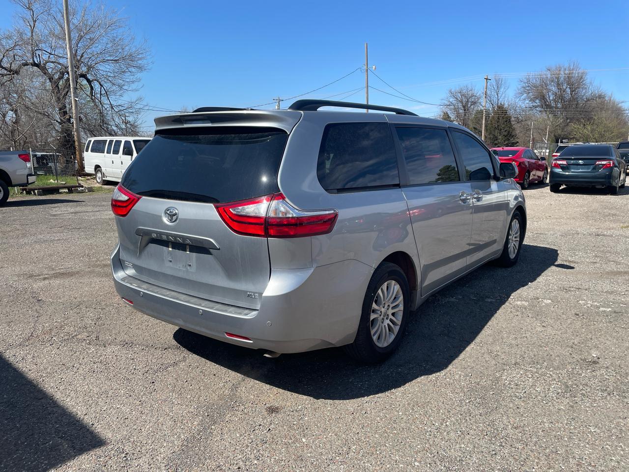 Toyota Sienna XLE FWD 8-Passenger V6 2016