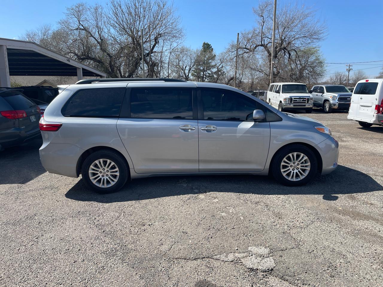 Toyota Sienna XLE FWD 8-Passenger V6 2016