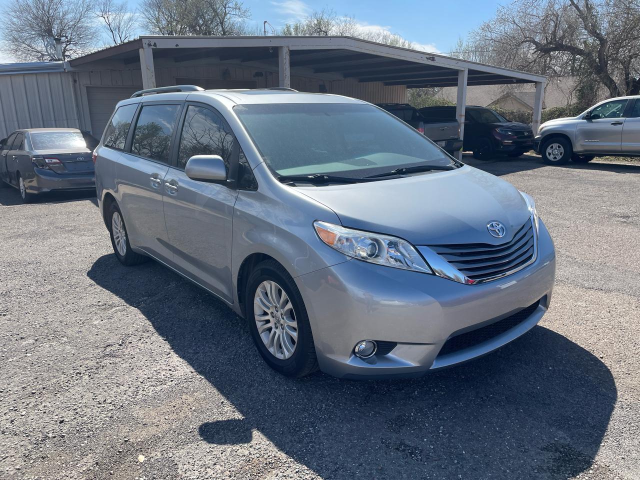 Toyota Sienna XLE FWD 8-Passenger V6 2016