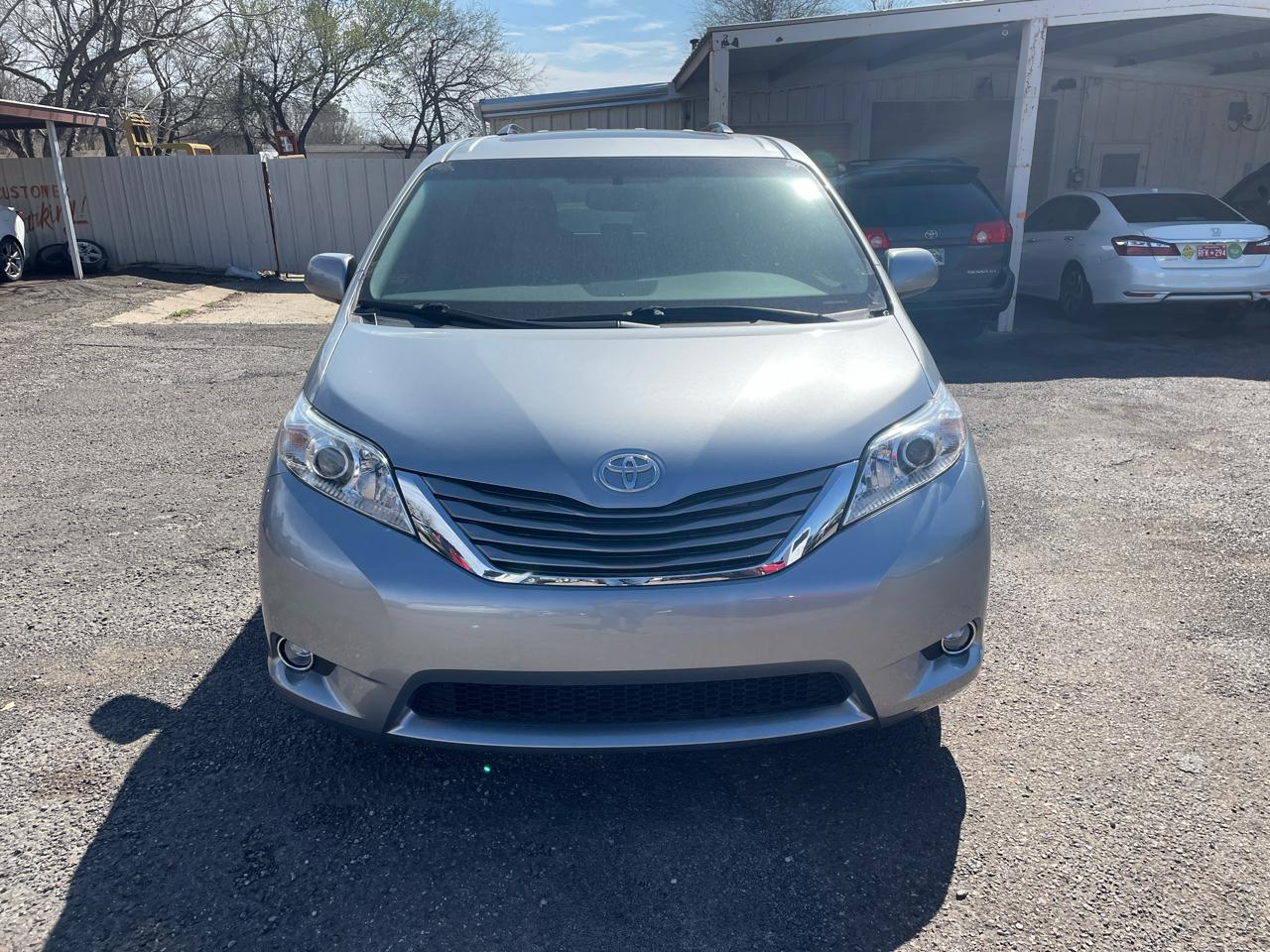 Toyota Sienna XLE FWD 8-Passenger V6 2016