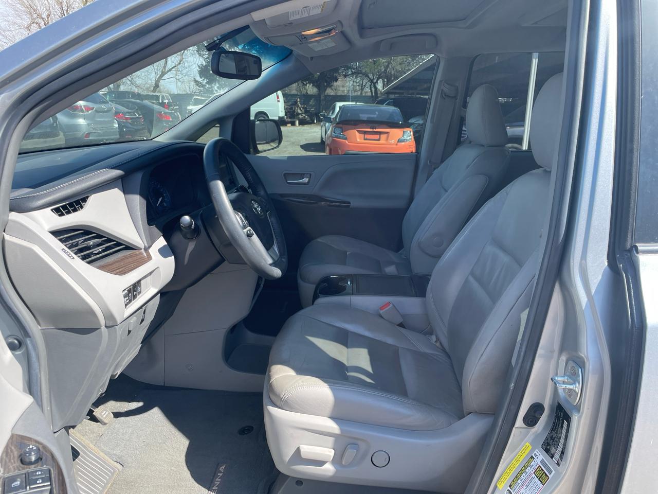 Toyota Sienna XLE FWD 8-Passenger V6 2016