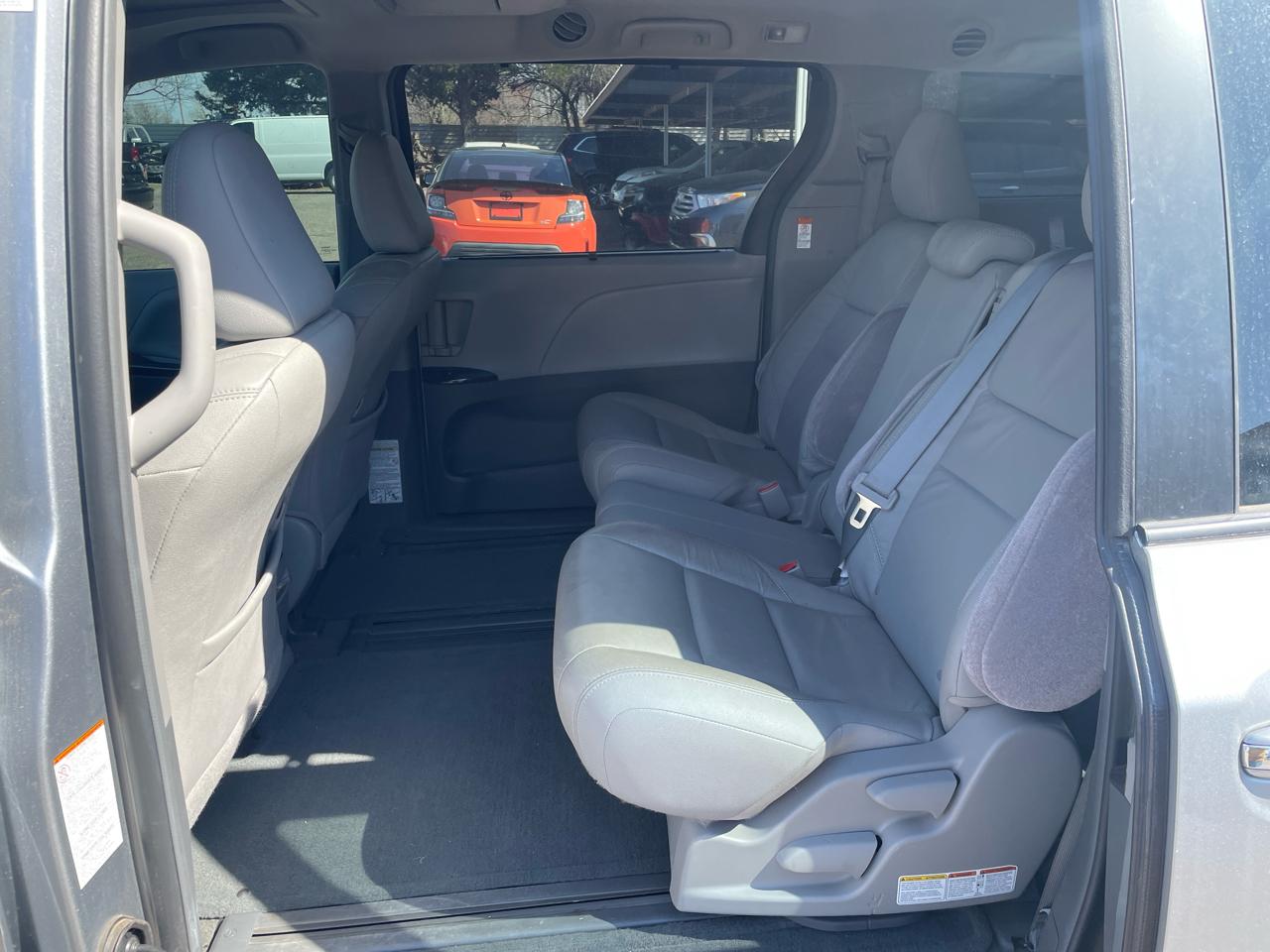 Toyota Sienna XLE FWD 8-Passenger V6 2016