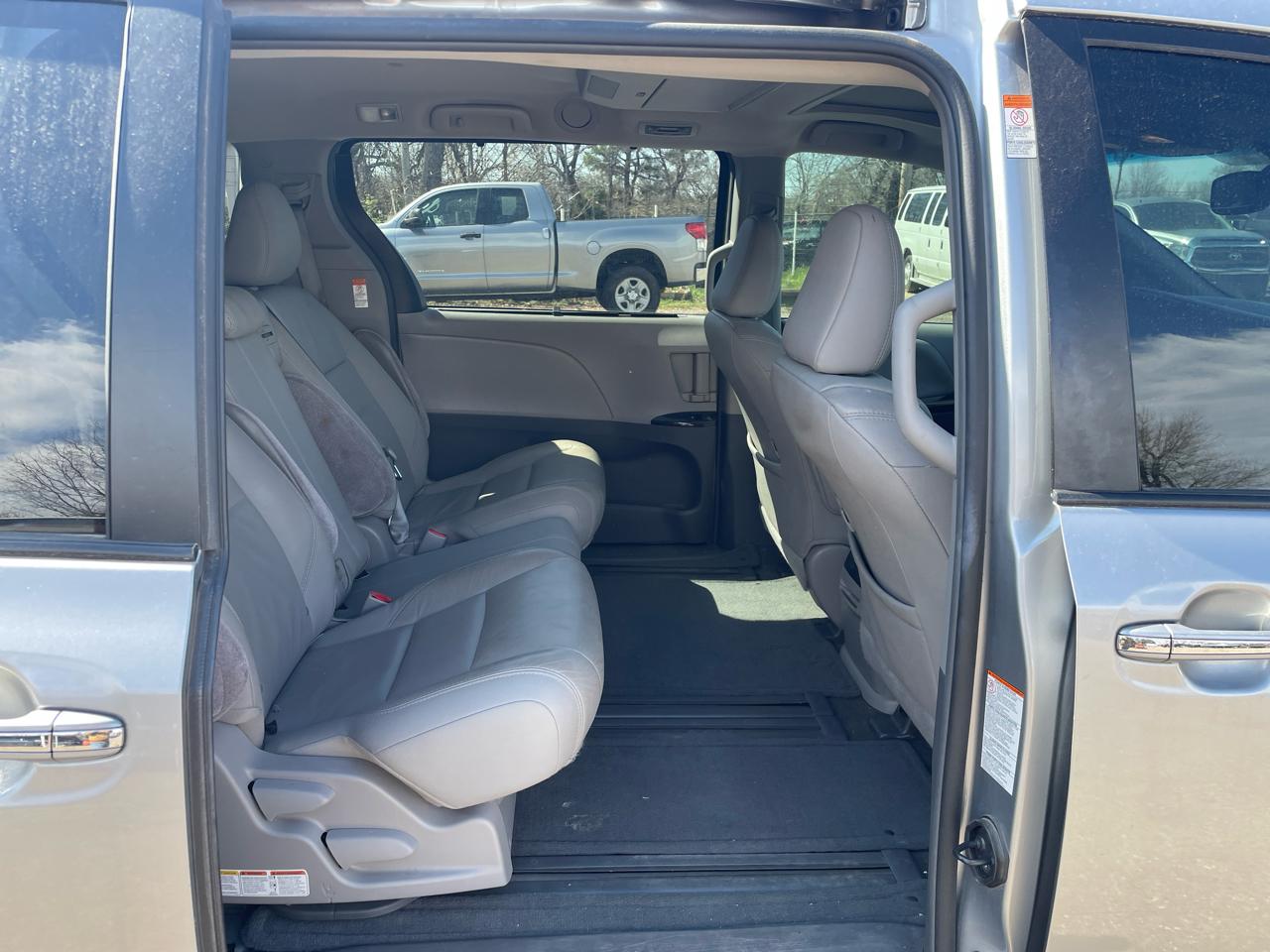 Toyota Sienna XLE FWD 8-Passenger V6 2016