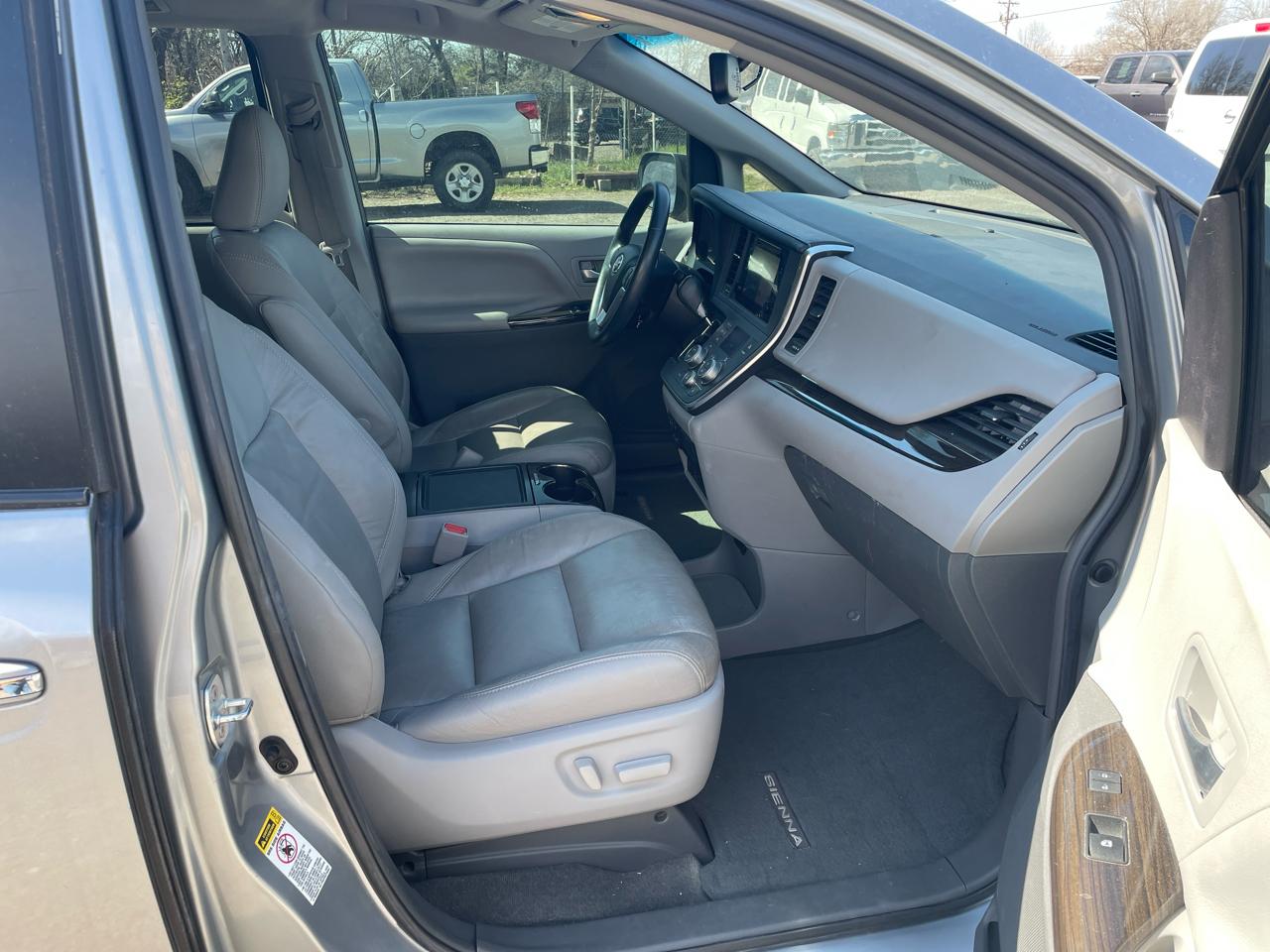 Toyota Sienna XLE FWD 8-Passenger V6 2016