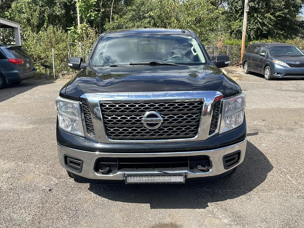 Nissan Titan PRO-4X Crew Cab 4WD 2018