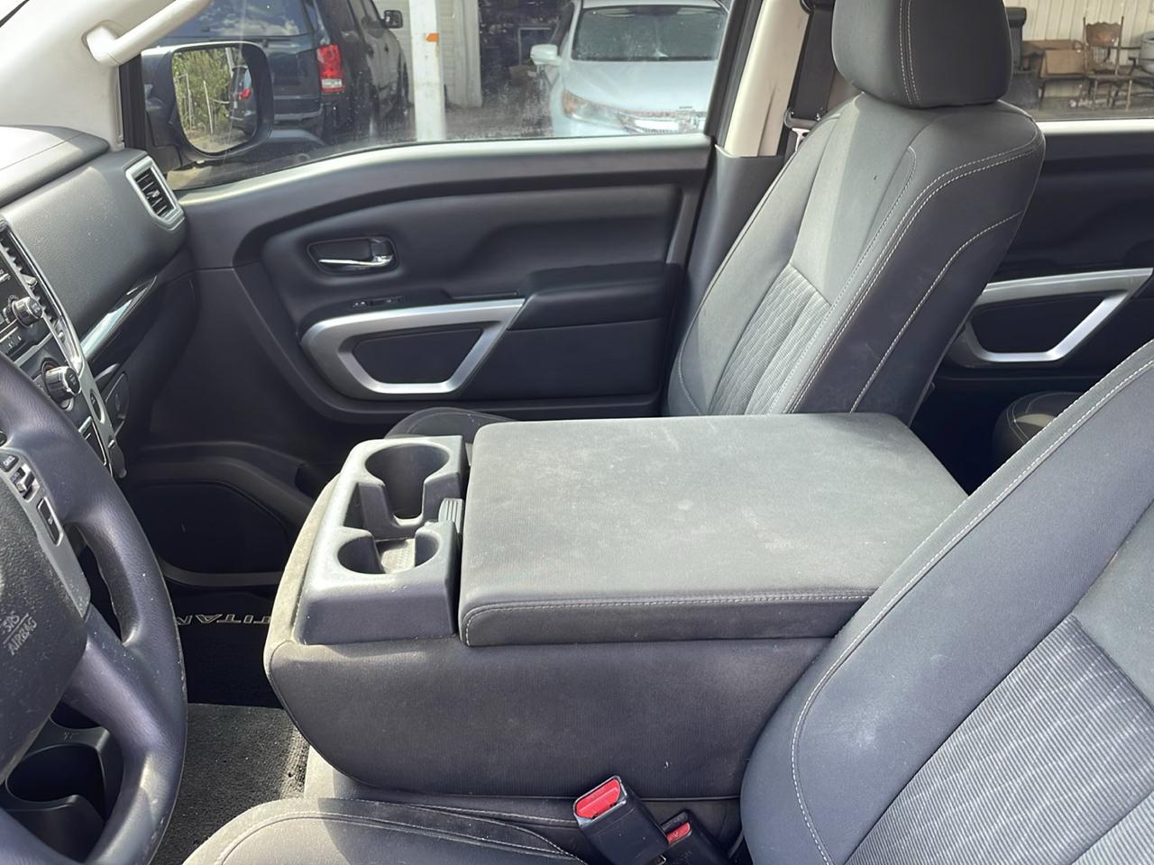 Nissan Titan PRO-4X Crew Cab 4WD 2018