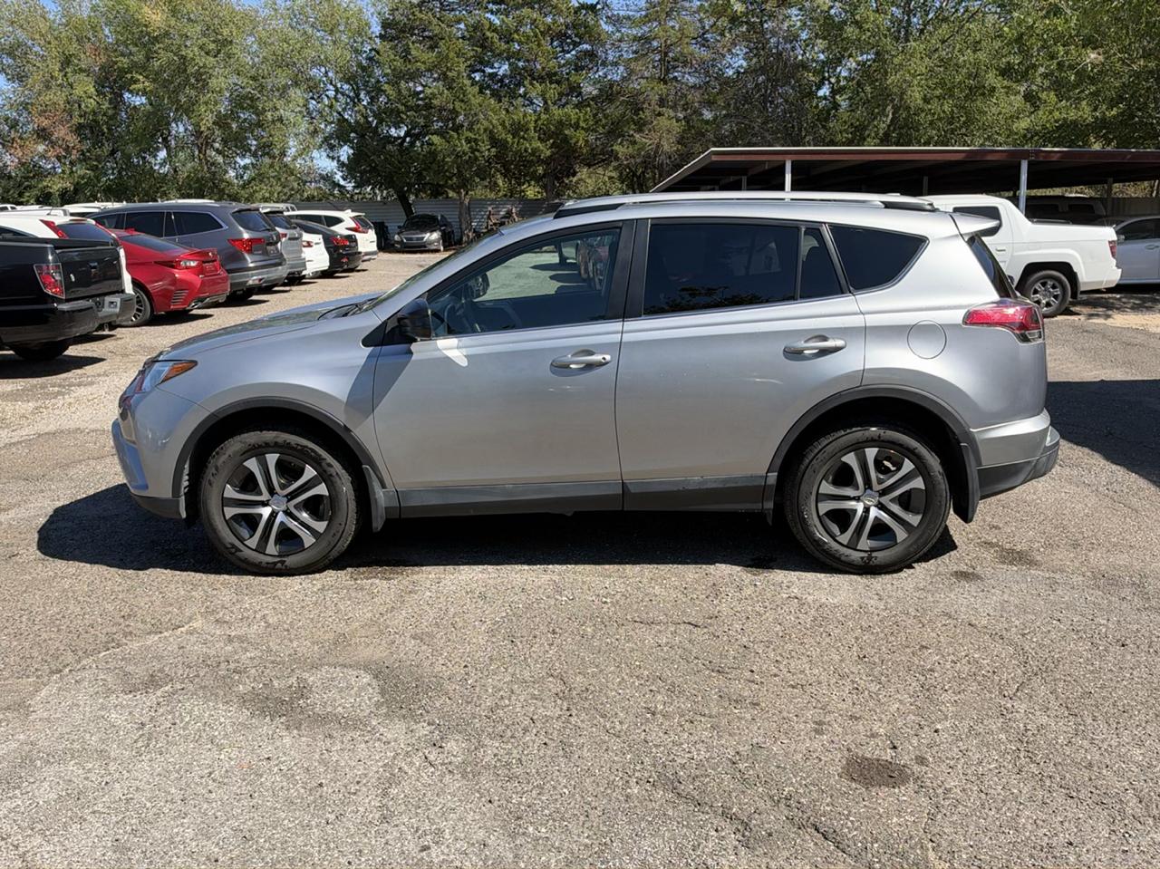 Toyota RAV4 LE AWD 2018