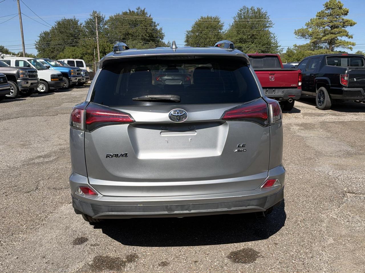Toyota RAV4 LE AWD 2018