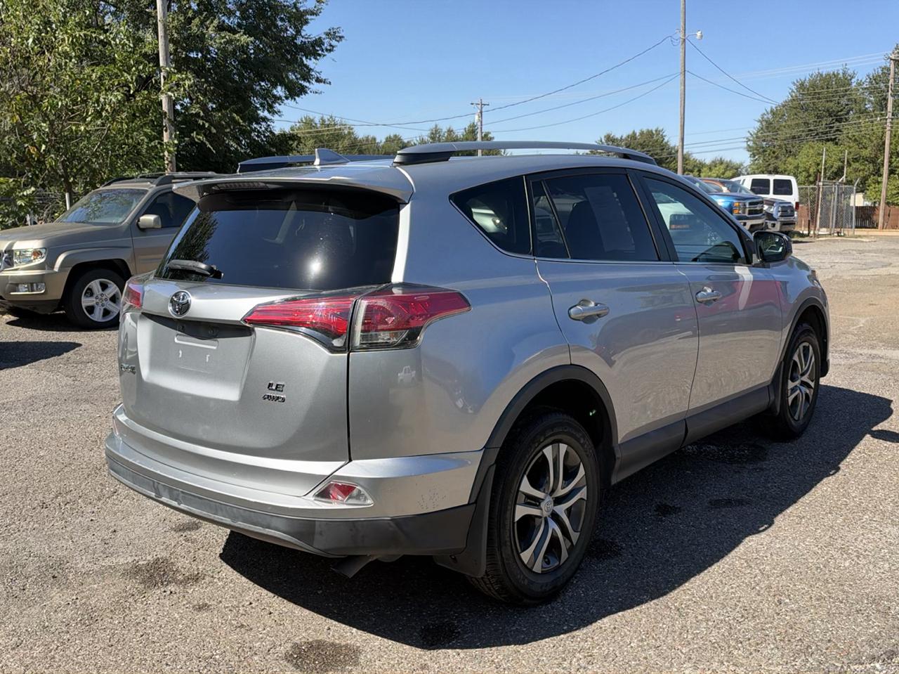 Toyota RAV4 LE AWD 2018