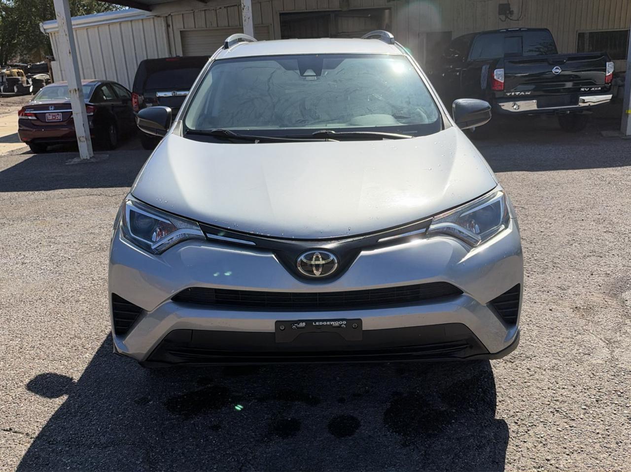 Toyota RAV4 LE AWD 2018