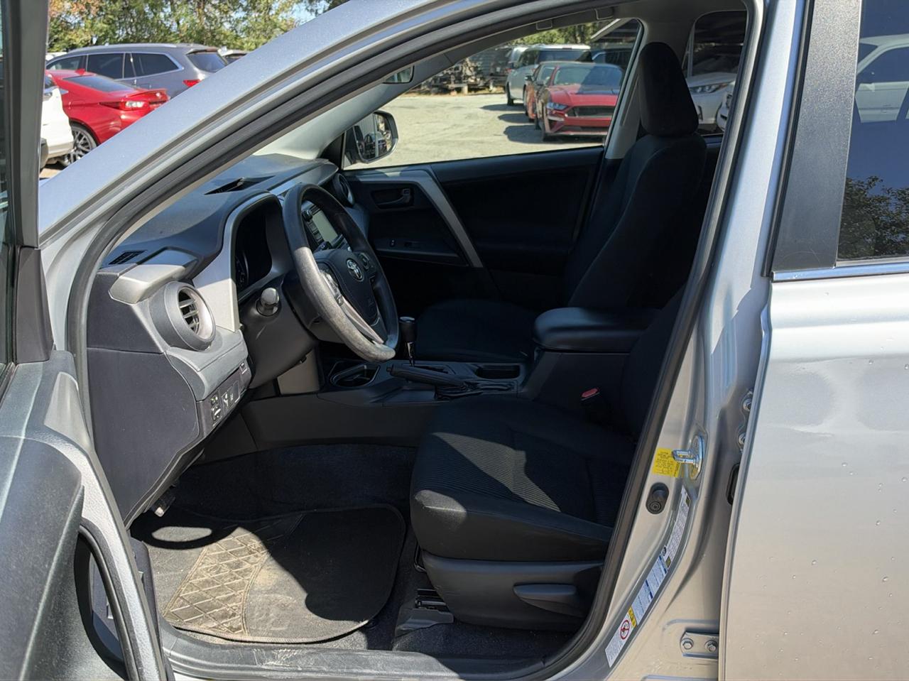 Toyota RAV4 LE AWD 2018