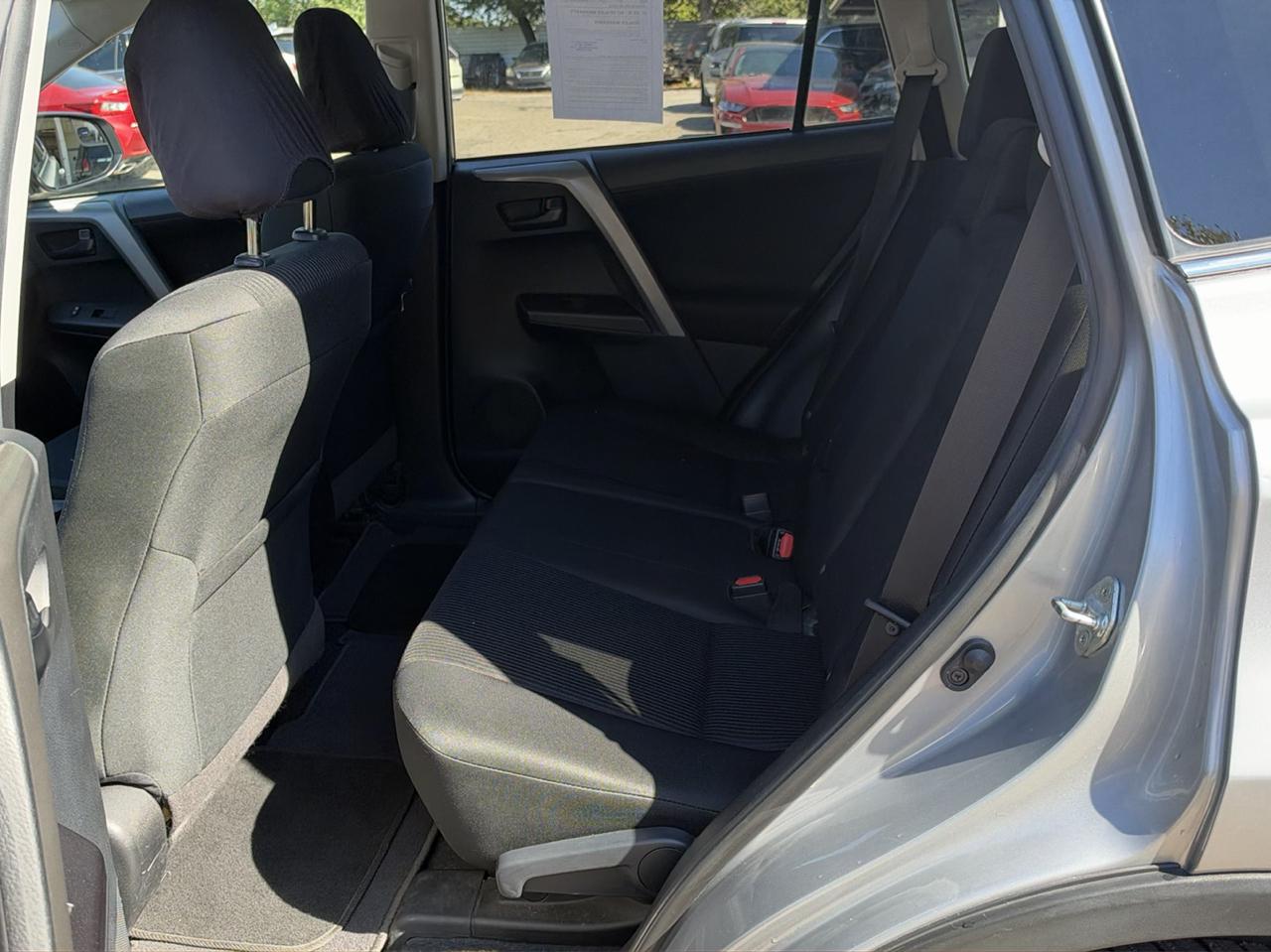 Toyota RAV4 LE AWD 2018