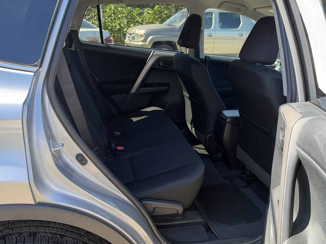 Toyota RAV4 LE AWD 2018
