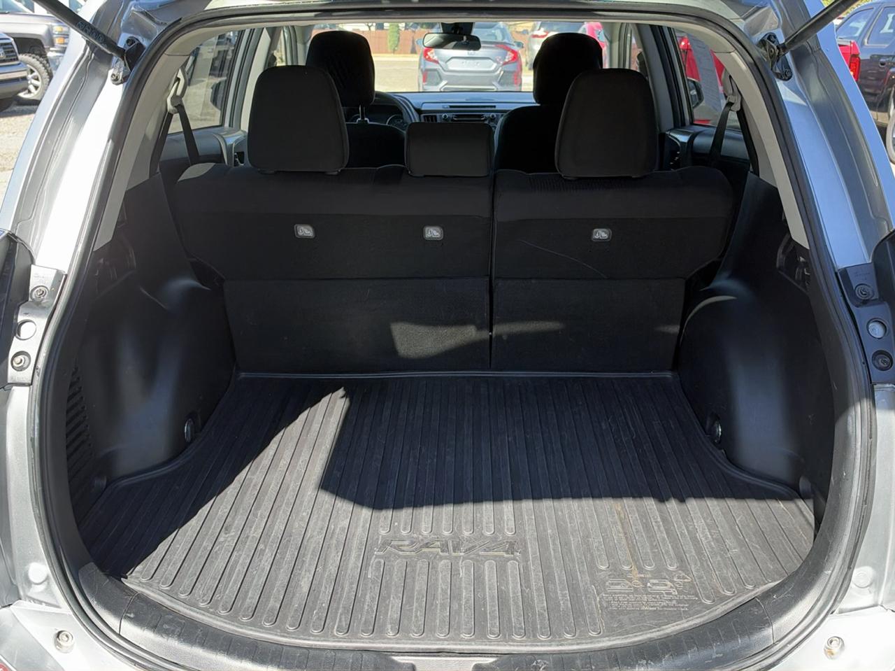Toyota RAV4 LE AWD 2018