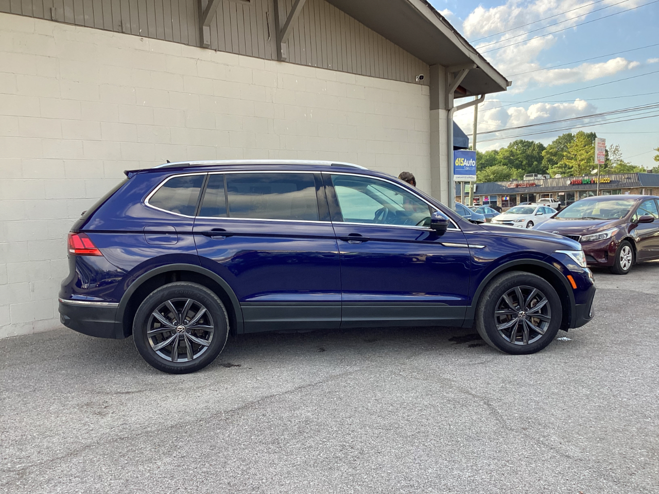 2022 Volkswagen Tiguan SE photo 2