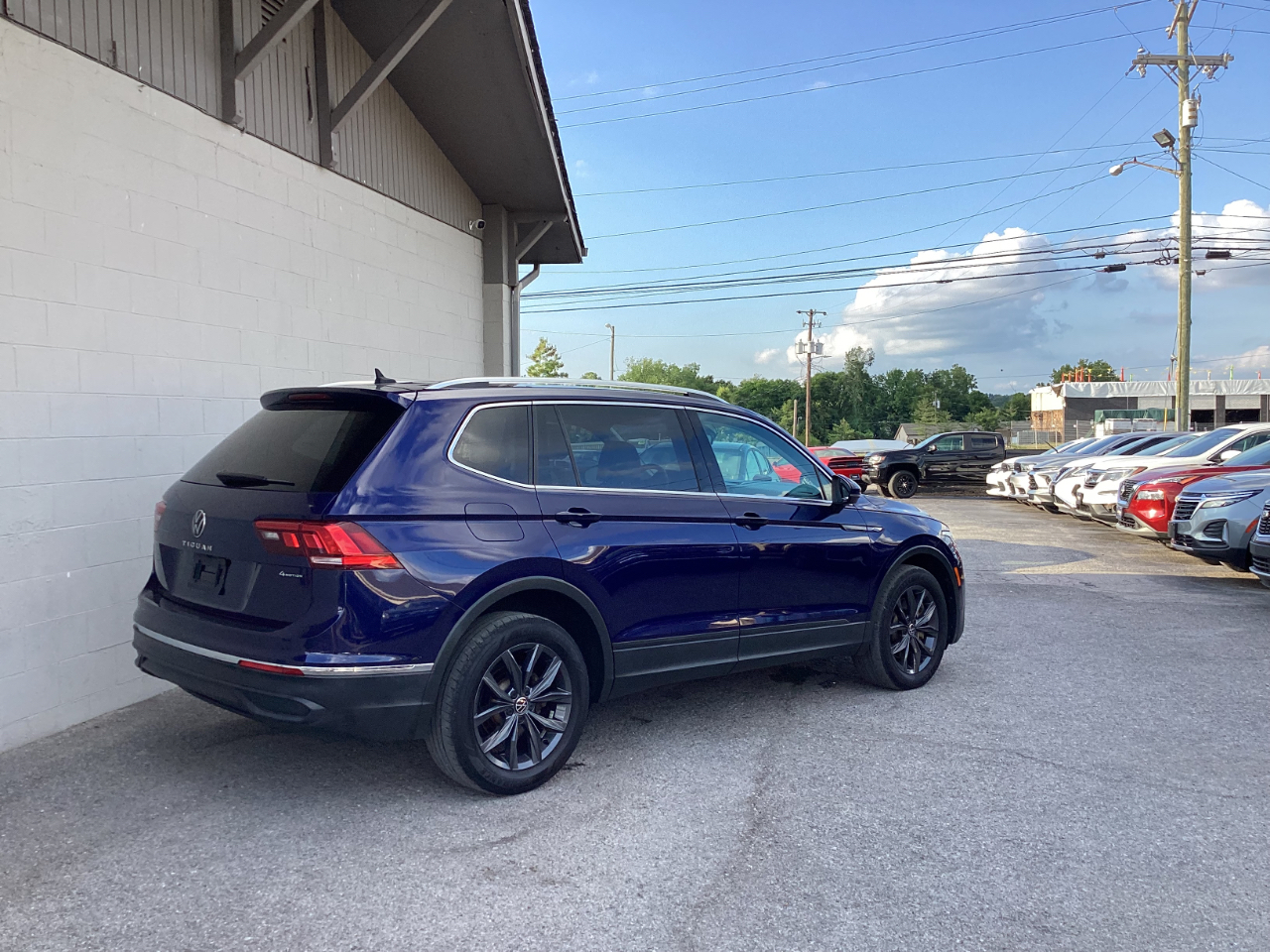 2022 Volkswagen Tiguan SE photo 3