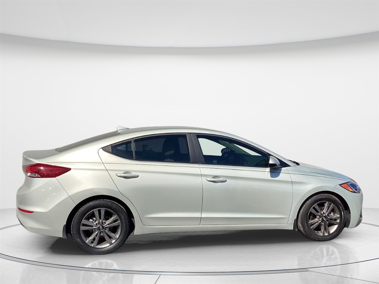 2018 Hyundai Elantra Limited photo 2
