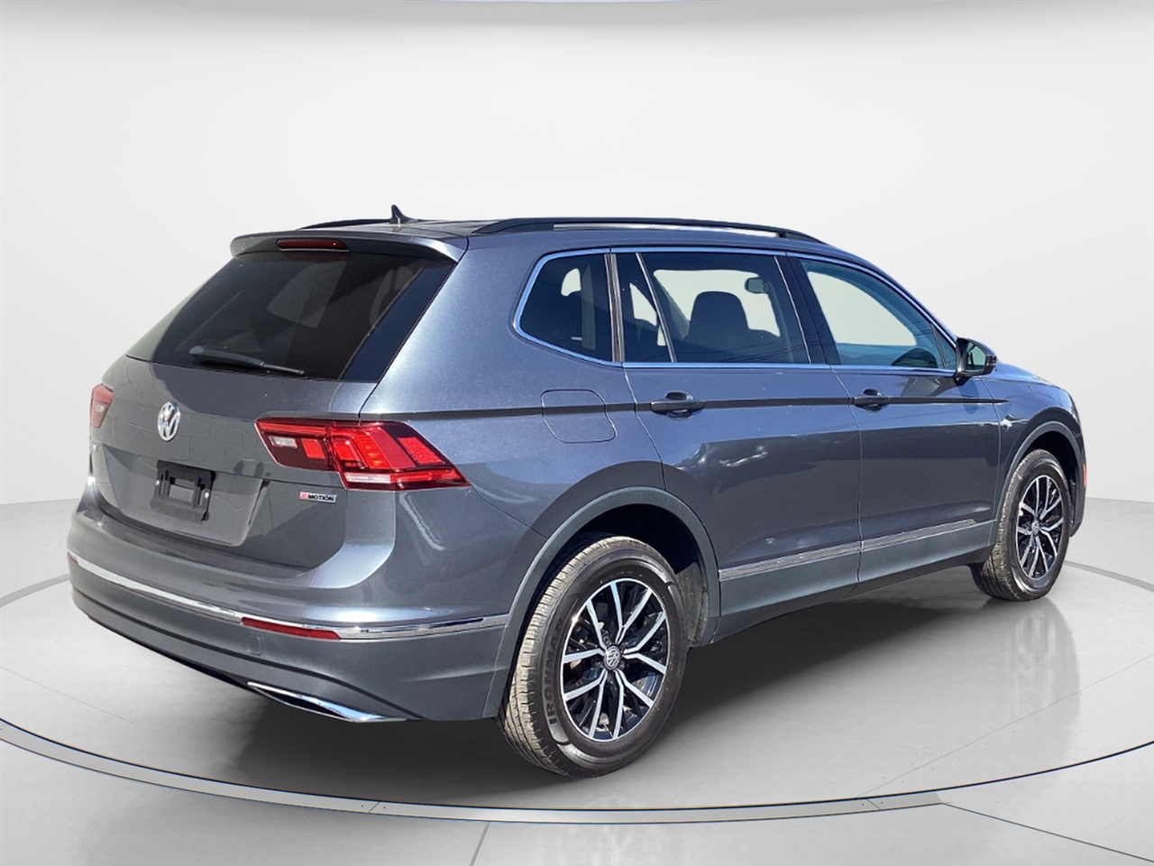 2021 Volkswagen Tiguan SE photo 3