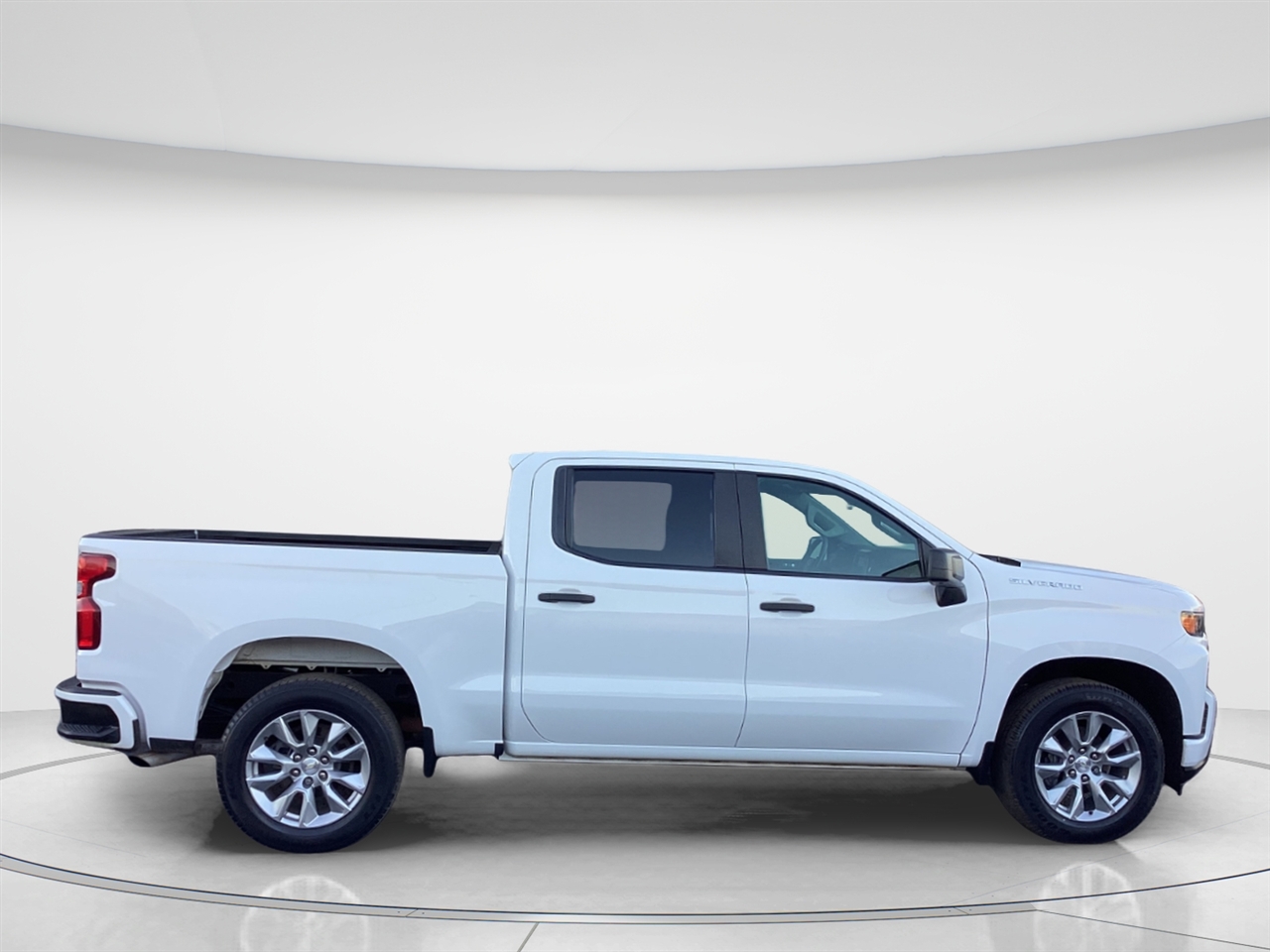 2022 Chevrolet Silverado 1500 Custom photo 2