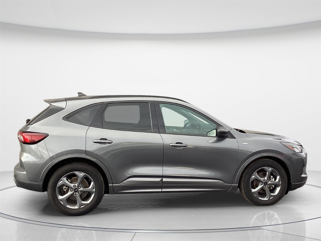 2023 Ford Escape ST-Line photo 2