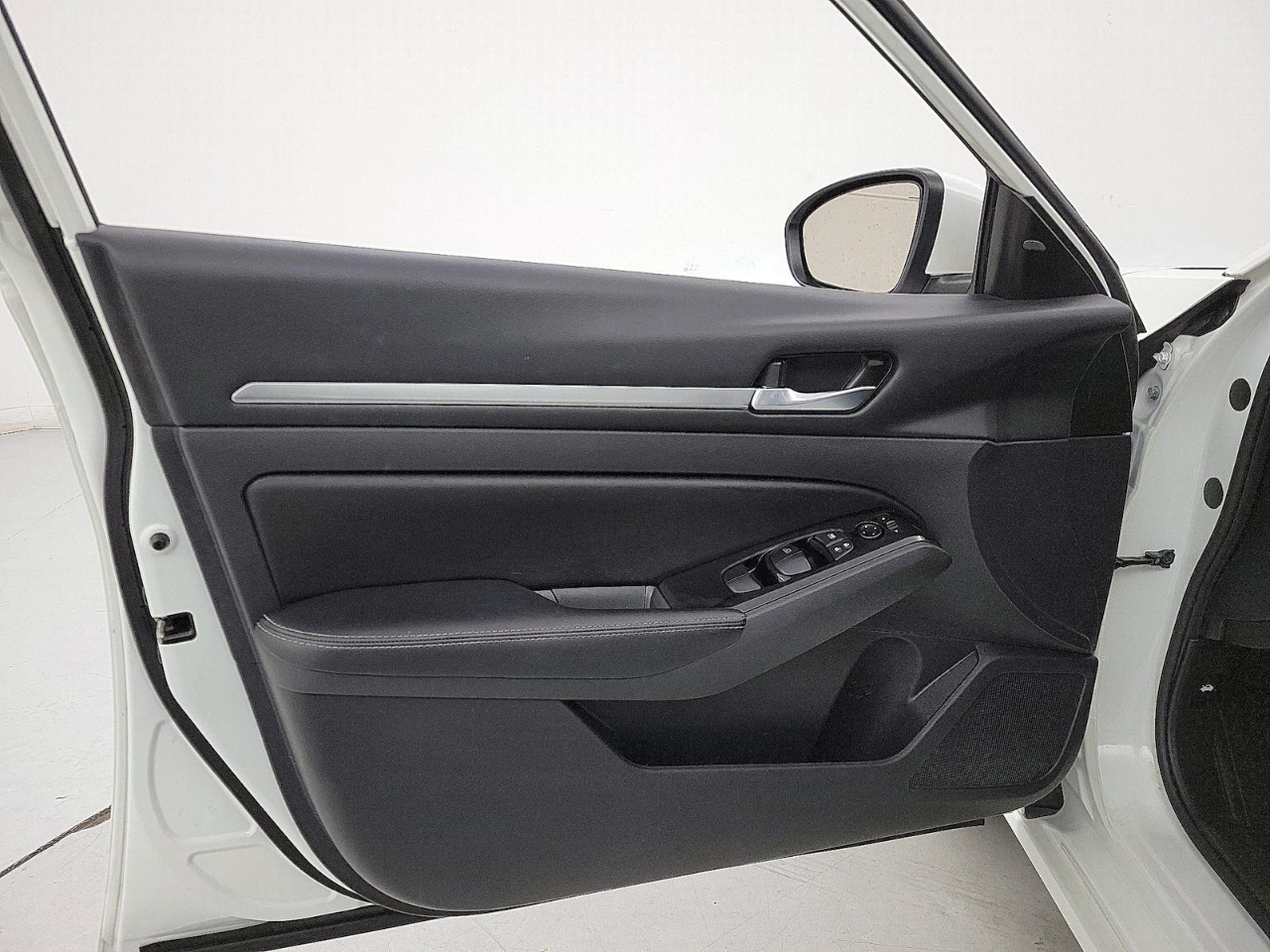 2025 Nissan Altima SV - Photo 15