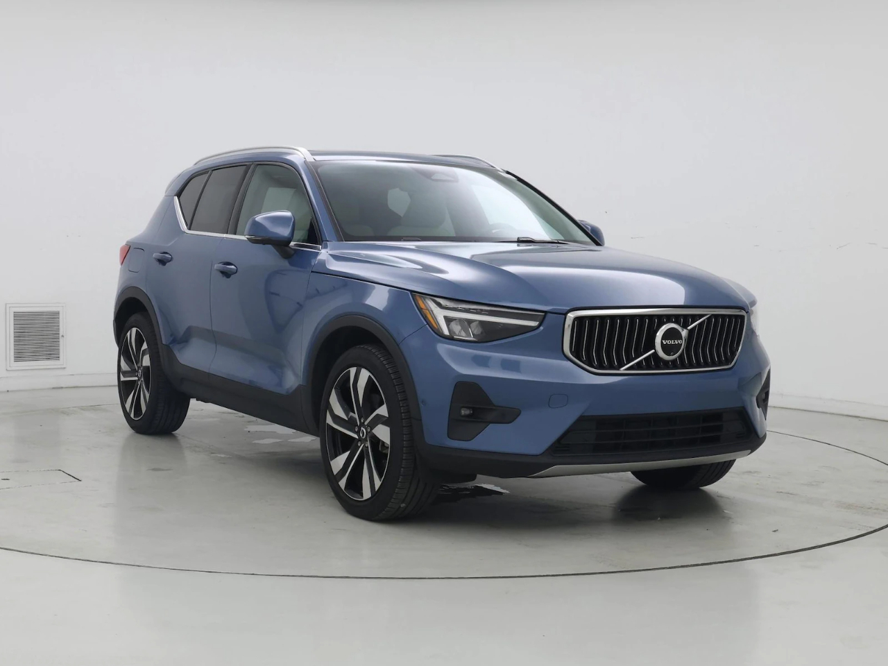 2024 Volvo XC40 B5 Plus Bright AWD
