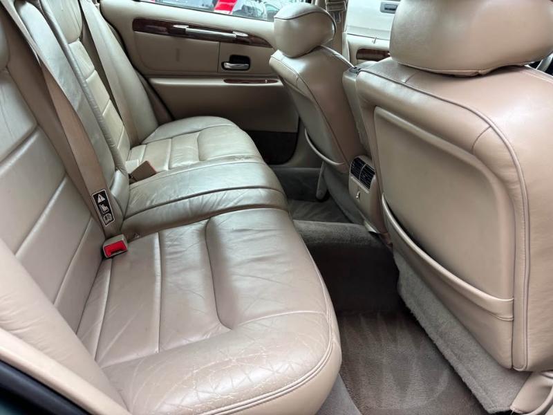 Lincoln Town Car Signature 2001