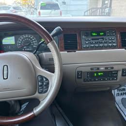 Lincoln Town Car Signature 2001