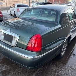 Lincoln Town Car Signature 2001
