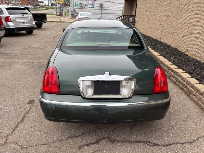 Lincoln Town Car Signature 2001