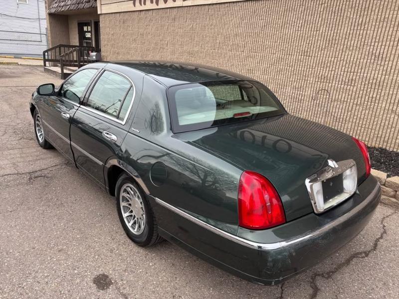 Lincoln Town Car Signature 2001